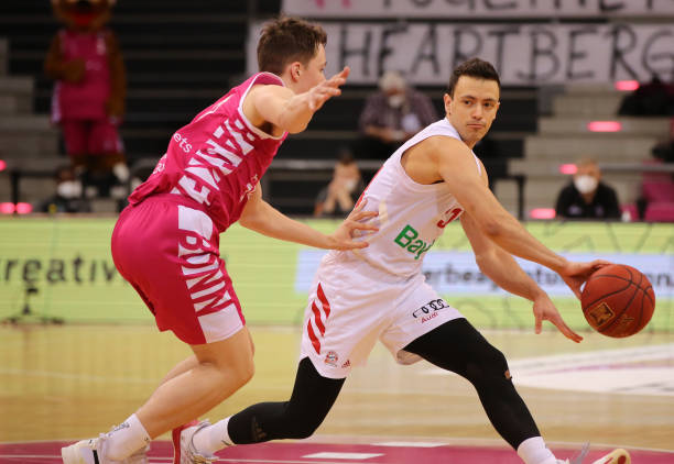 相提并论 相提并论