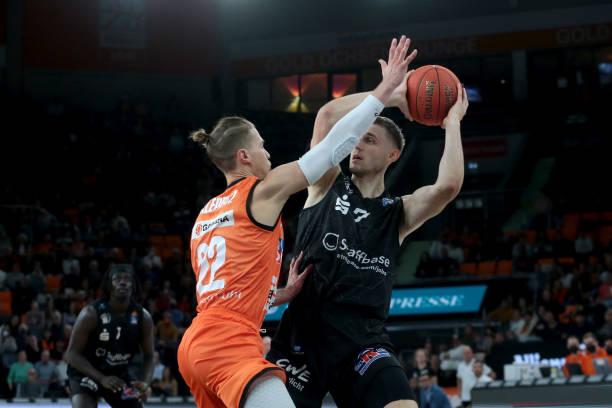 季因管理层 季因管理层