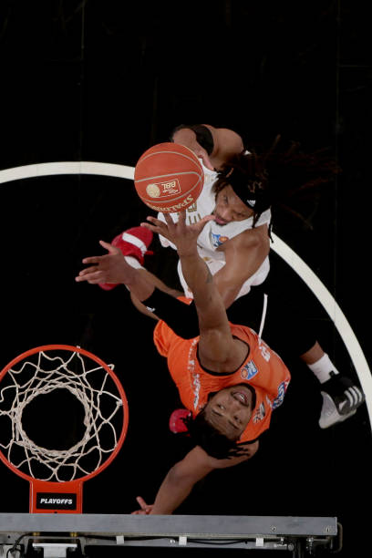 的背身持球 的背身持球